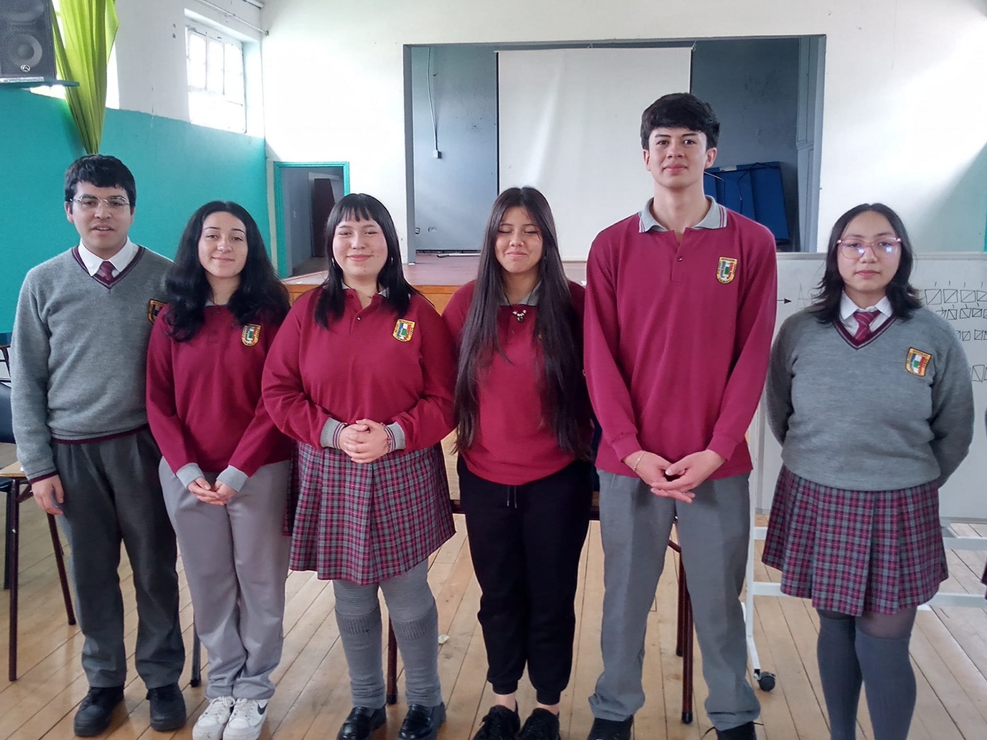 15 de Abril de 2024.                                         Durante las últimas semanas se estuvo desarrollando el proceso democrático de campañas para conformar al nuevo centro de estudiantes de nuestro colegio. Hoy este proceso trajo sus resultados tras la conformación de la nueva directiva del Centro General de Alumnos. Agradecemos enormemente el trabajo desarrollado por la directiva anterior, y deseamos el mayor de los éxitos a nuestra estudiante de cuarto medio Martina almonacid y su equipo de trabajo para este 2024.  Muchas felicidades!!!